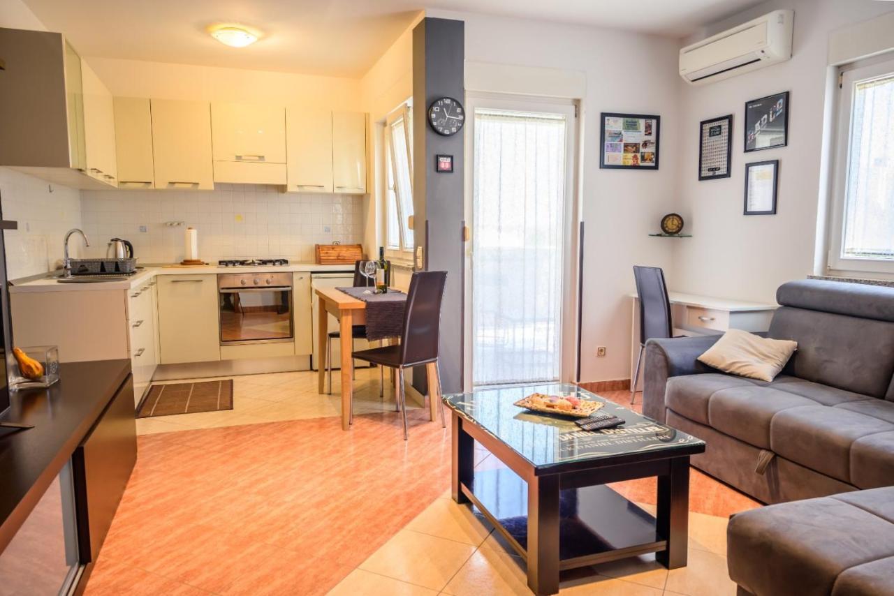 Apartment Charlie Rovigno Esterno foto