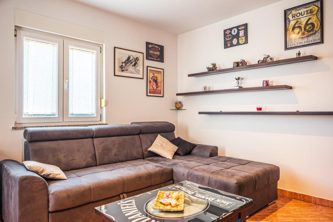 Apartment Charlie Rovigno Esterno foto